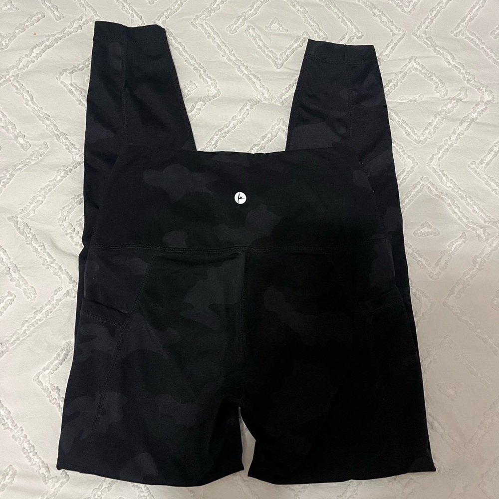 Black camo leggings (XS) 90 degrees by reflex